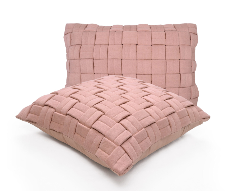 Clusp (Blush) Cushion with polyfiller