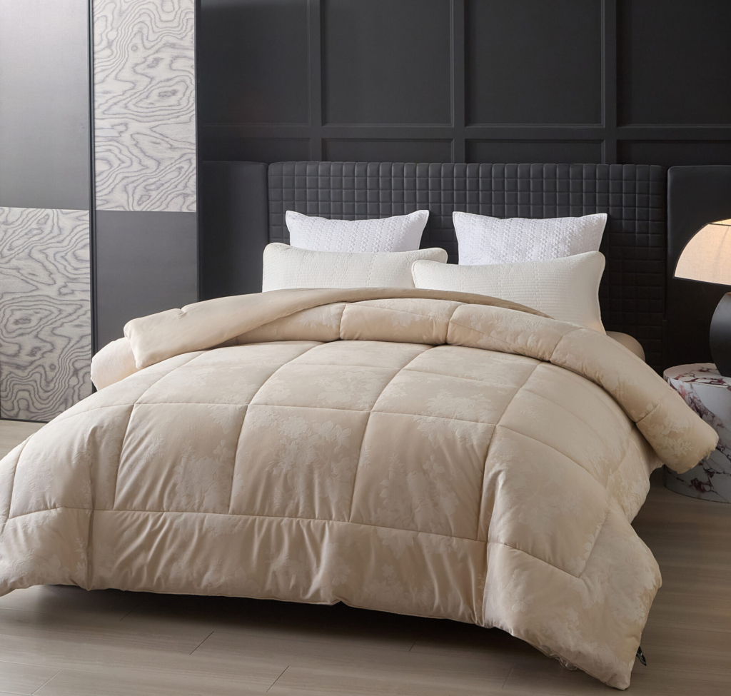 Cordelia (Cream) Comforter
