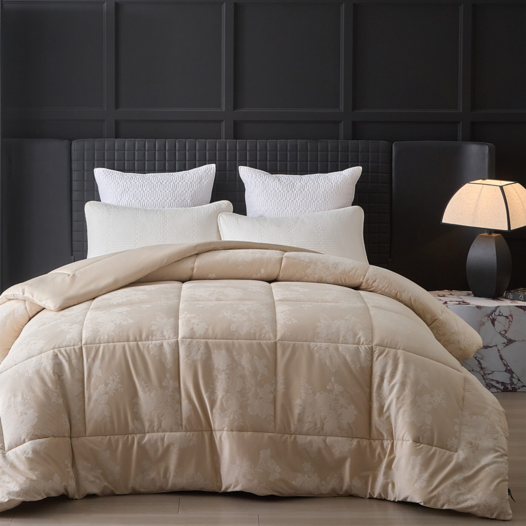 Cordelia (Cream) Comforter