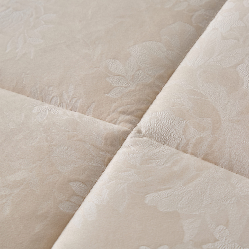 Cordelia (Cream) Comforter