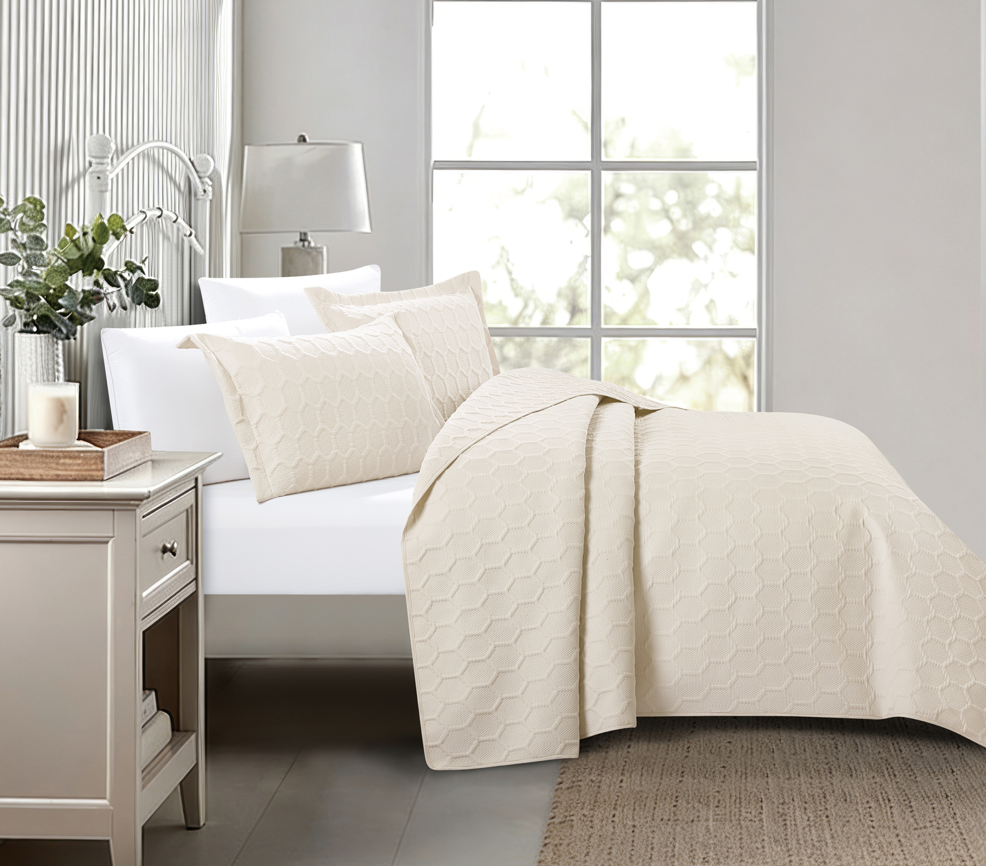Glenda (Beige) Bedspread