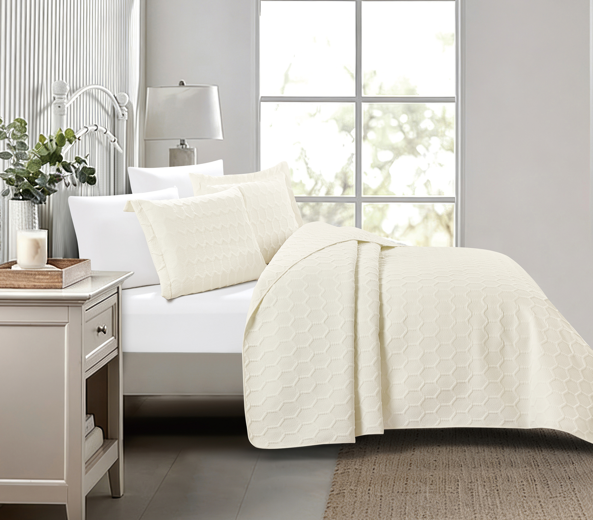 Glenda (Cream) Bedspread